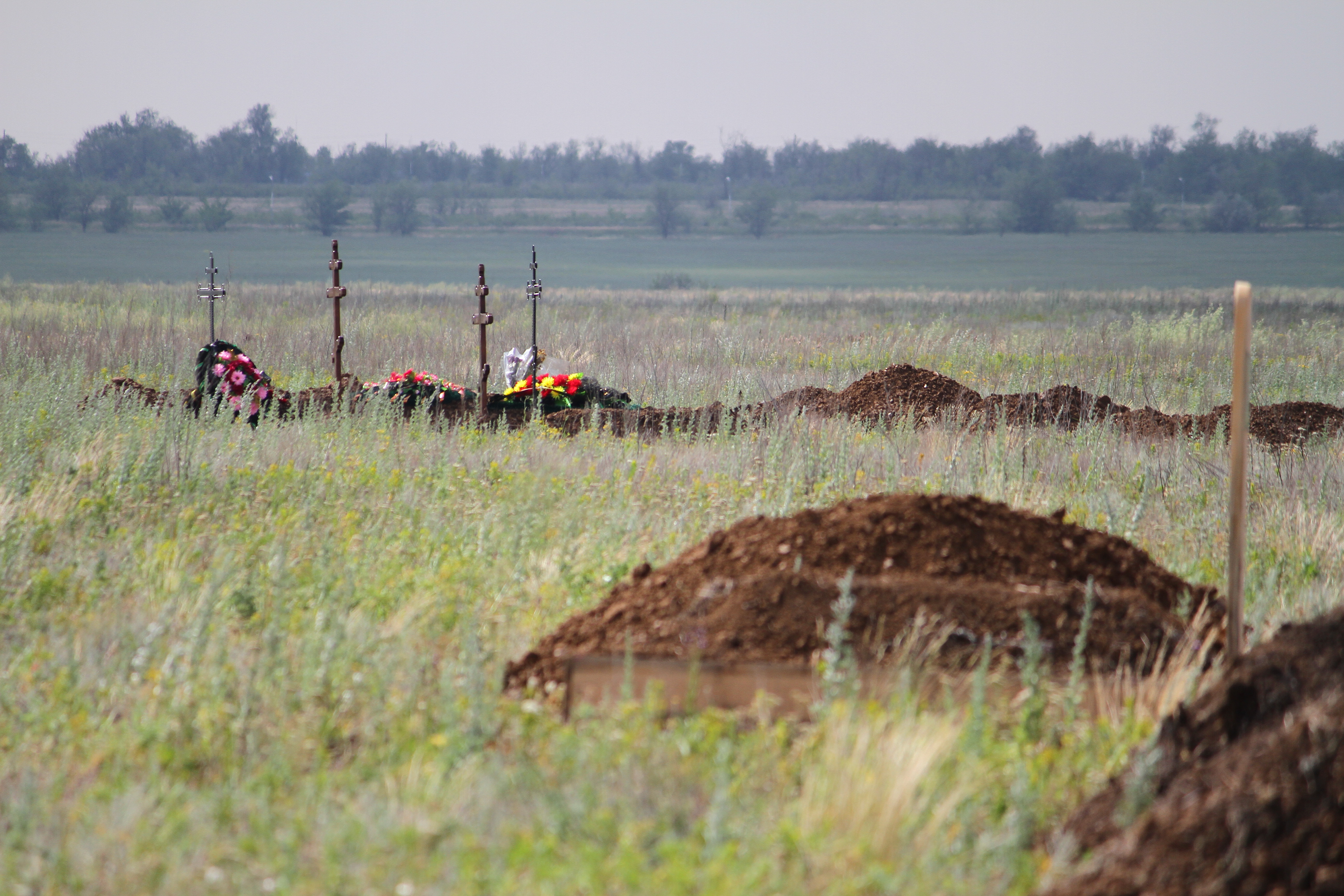 Жительница Уральска через суд вернула деньги за некачественный надгробный памятник